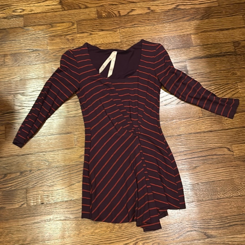 Bailey 44 Striped Top size XS. Is lined and has a cool gathering effect detail.